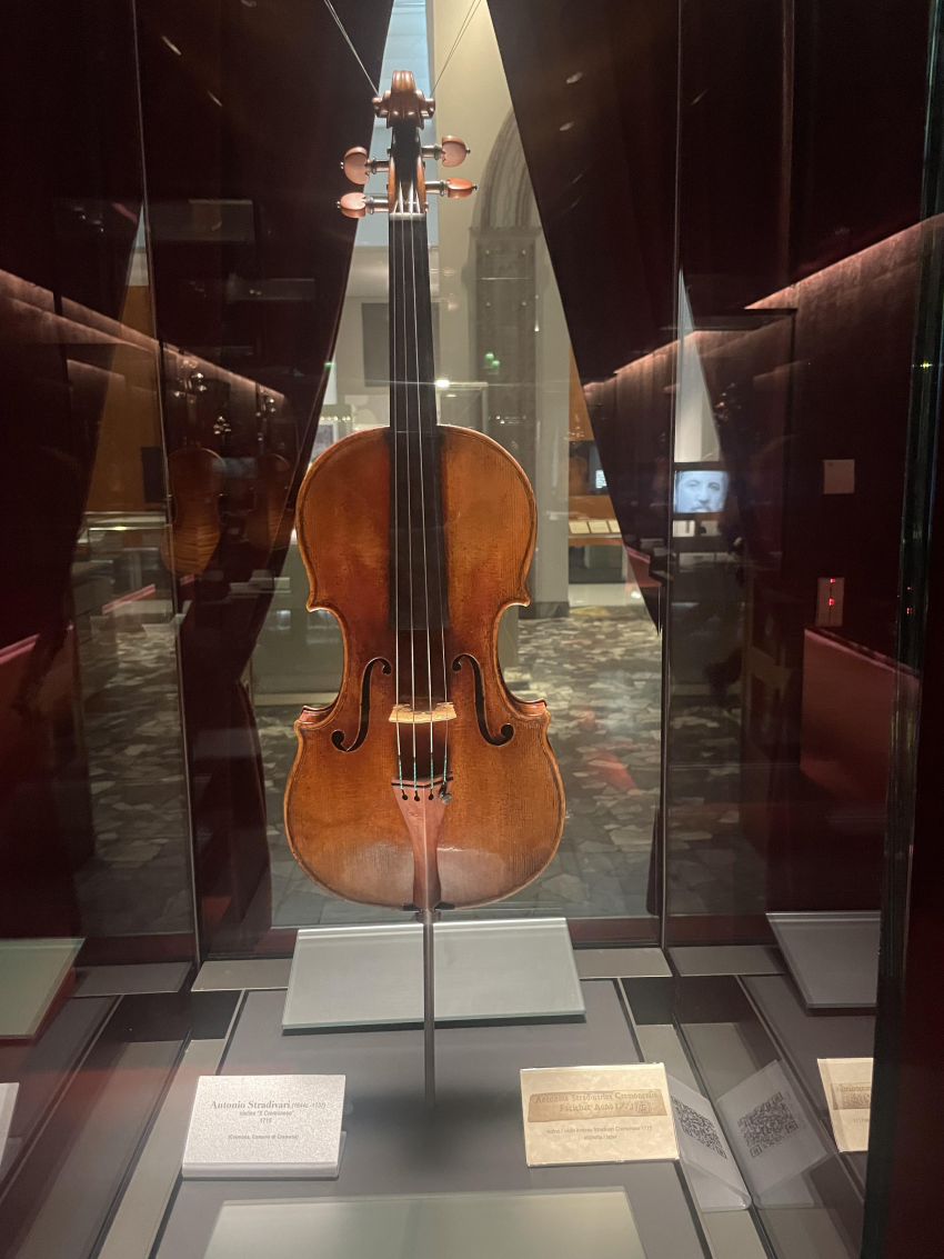 "Il Cremonese"- Museo del Violino- Cremona. "Il Cremonese"- Museo del Violino- Cremona.